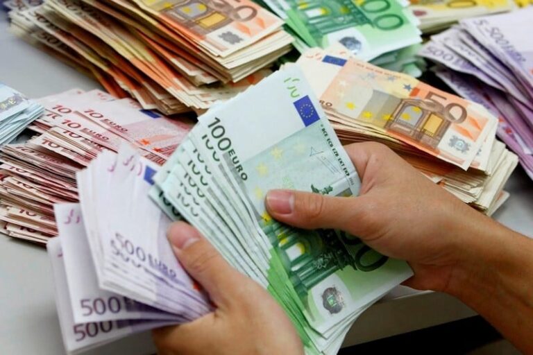 توجيه بنكي أوروبي يهدد تحويلات المغاربة يدخل حيز التنفيذ في يناير 2026