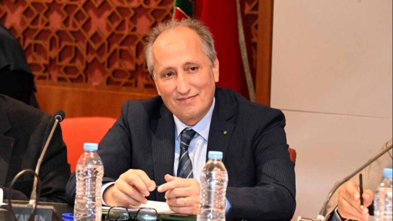 حرمان أساتذة من العطلة الرسمية يفجر الغضب ونقابات تعلن ”التمرد”