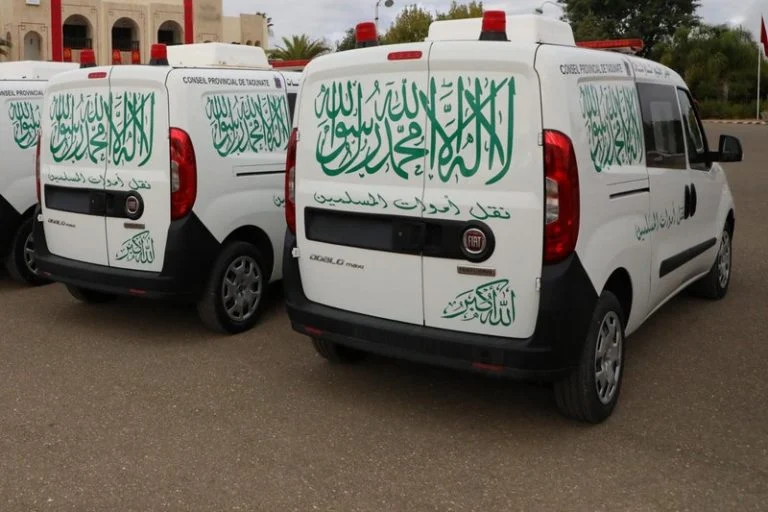 الرميد يشيد بـ“يقظة الضمير الجماعي” بعد حسم الجدل حول عبارات سيارات نقل الأموات
