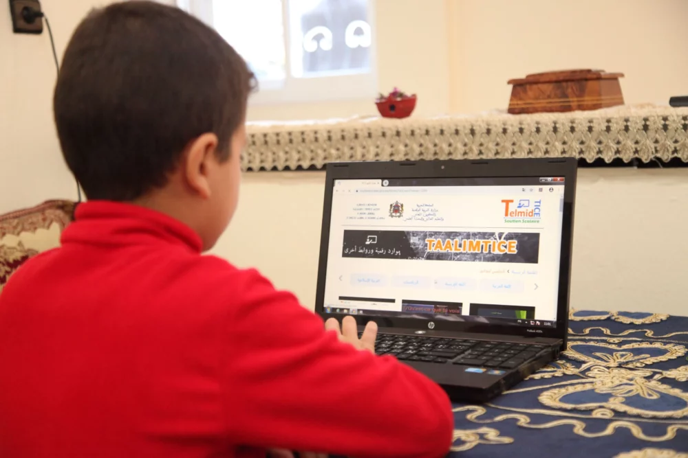 “قوة قاهرة” تعيد التعليم عن بعد.. والسحيمي: “تلميذ تيس” لا يلبي احتياجات التلاميذ