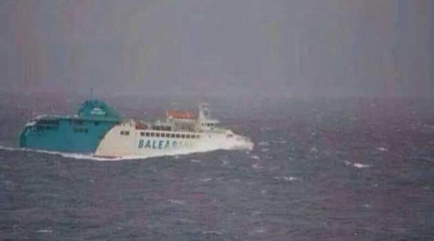 الاضطرابات الجوية تعلق الرحلات بين طريفة وطنجة