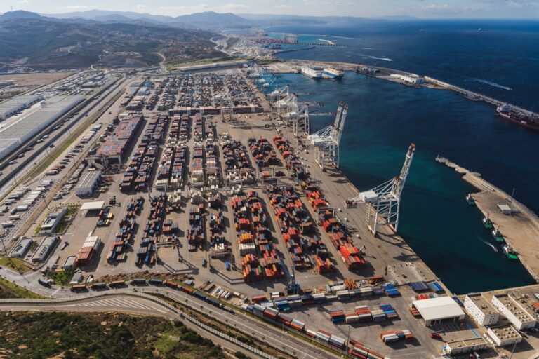 ميناءا طنجة المتوسط والدار البيضاء ضمن قائمة الأفضل عالميا في مؤشر الربط البحري