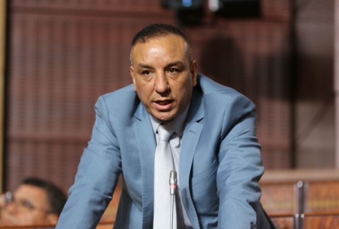 رفاق بن عبد الله يحققون في طرد البرلماني حسن أومريبط من نقابة موخارق بتهمة “التزوير”