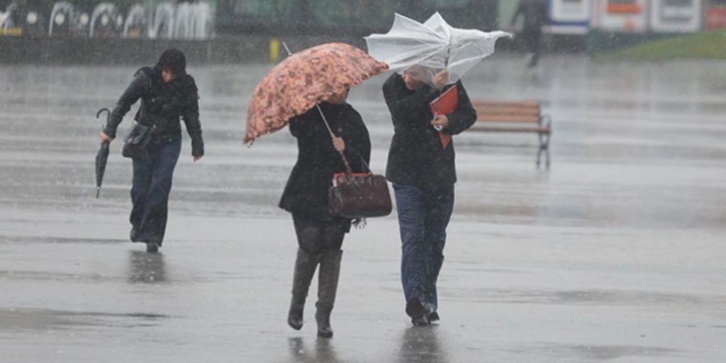 أمطار ورعد ورياح قوية بعدد من مناطق البلاد