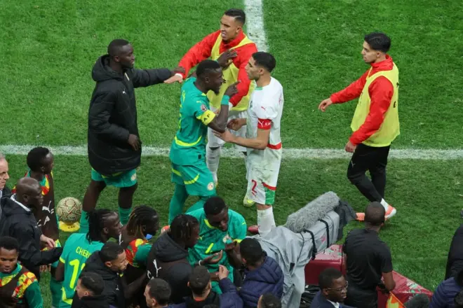 حكيمي: لست فخورا بالصورة التي قدمناها بسبب منشفة الـ”كان”