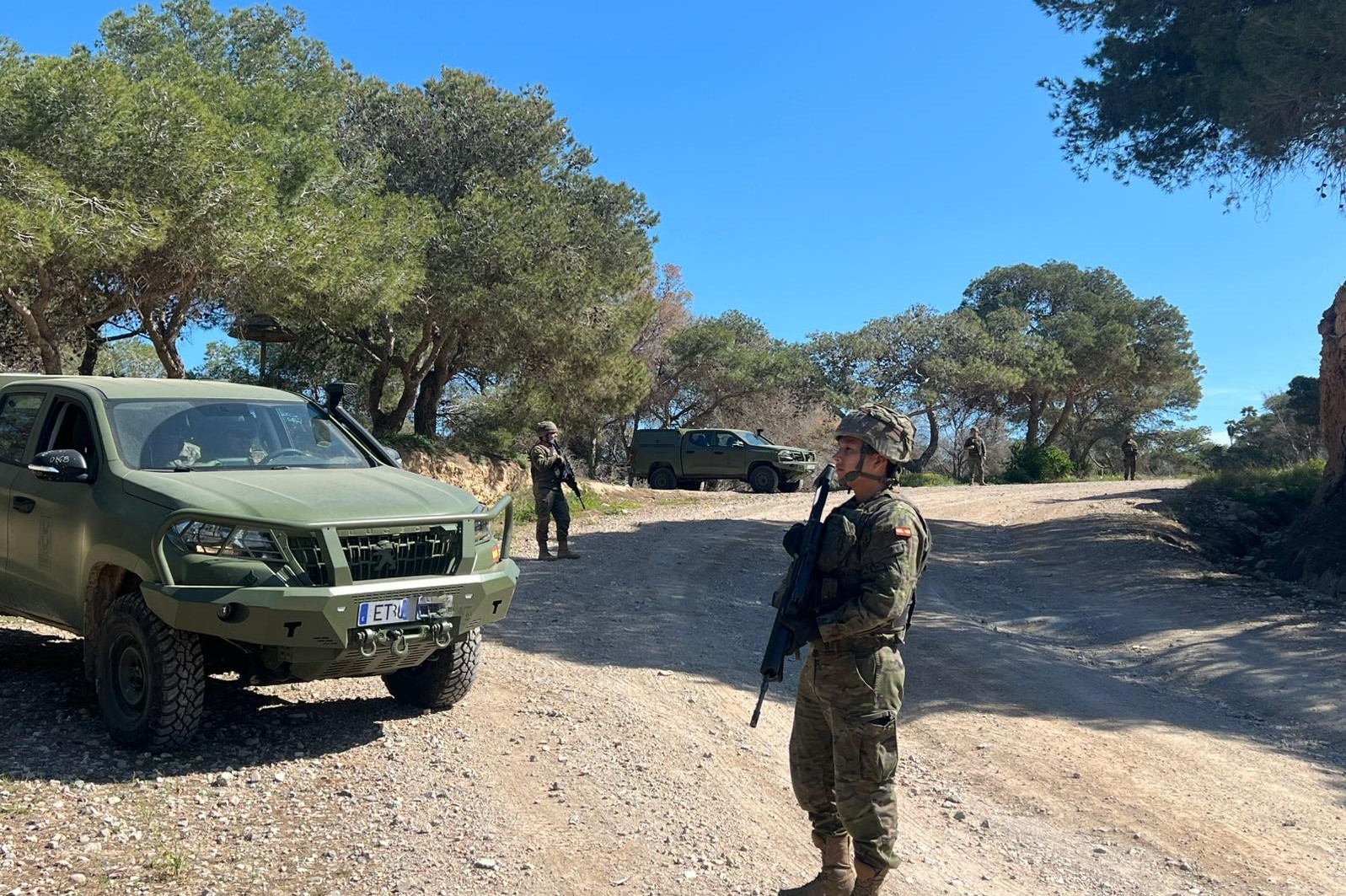 الجيش الإسباني ينشر دوريات جديدة بالمنطقة الحدودية بين الفنيدق وسبتة المحتلة (صور)