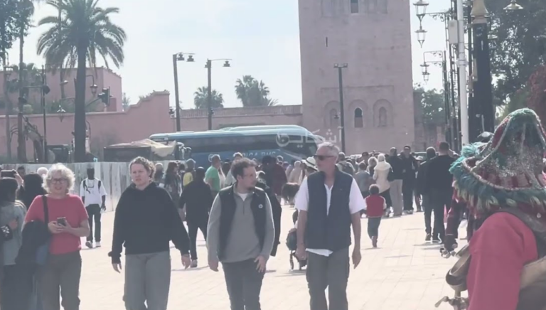 إقبال كبير للزوار على ساحة جامع للفنا