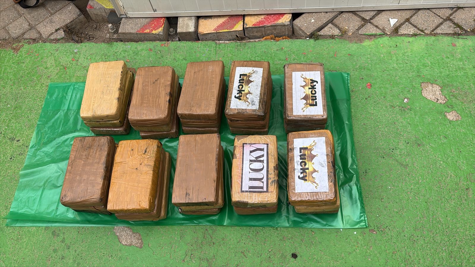 داخل حاوية قادمة من الإكوادور.. أمن طنجة يحجز شحنة من الكوكايين