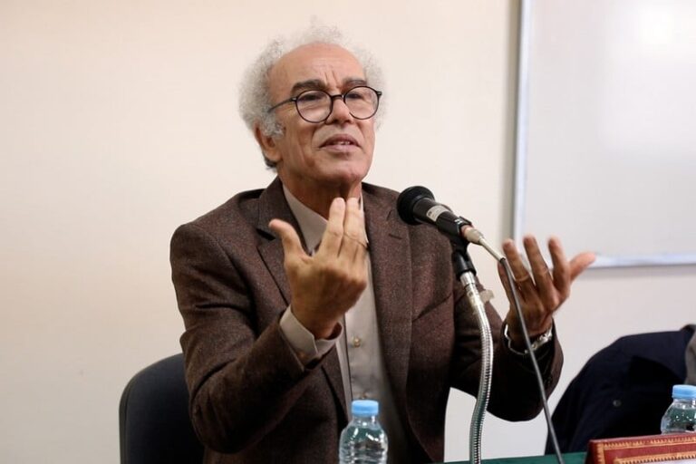 نجاسة المسلمين تجاه الأسوار أشد من مرور اليهود (عصيد)