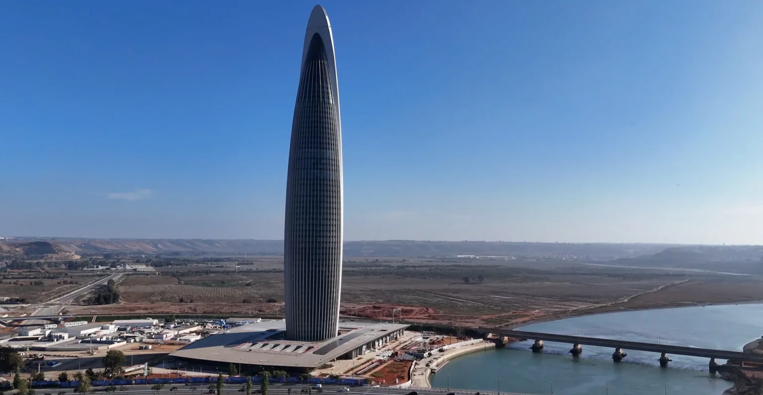 “إيفي” تشيد بالبصمة الهندسة المعمارية الإسبانية في برج محمد السادس