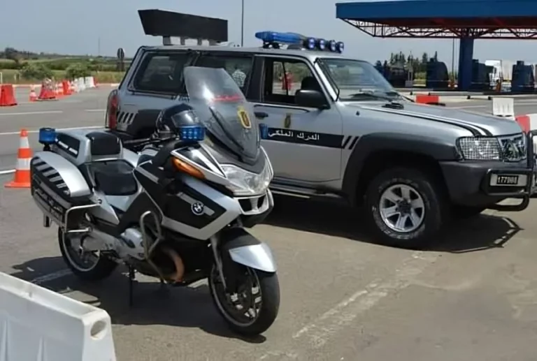 تفتيش روتيني يقود إلى “وثائق سيارات مزورة” والمشتبه فيه الرئيسي مستشار اتحادي