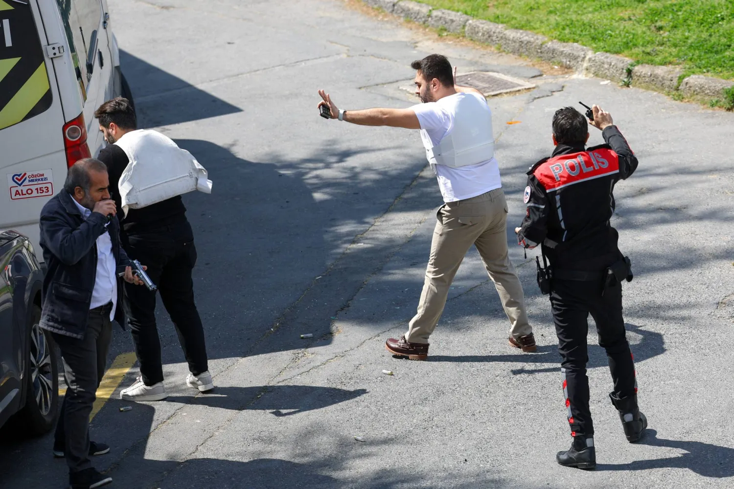 قتلى في هجوم مسلح على القنصلية الإسرائيلية بإسطنبول (فيديوهات)