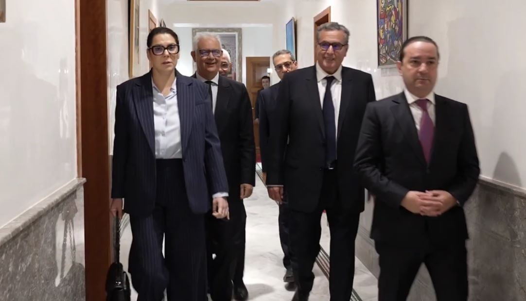 أخنوش يدخل البرلمان محفوفا بقادة الأغلبية