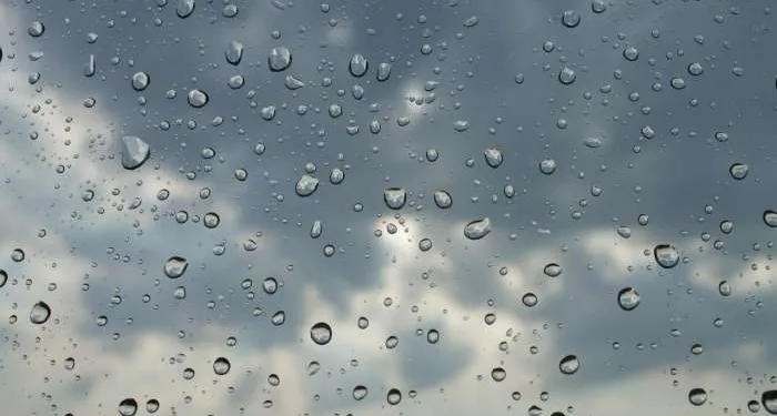 قطرات مطرية متفرقة ببعض المناطق