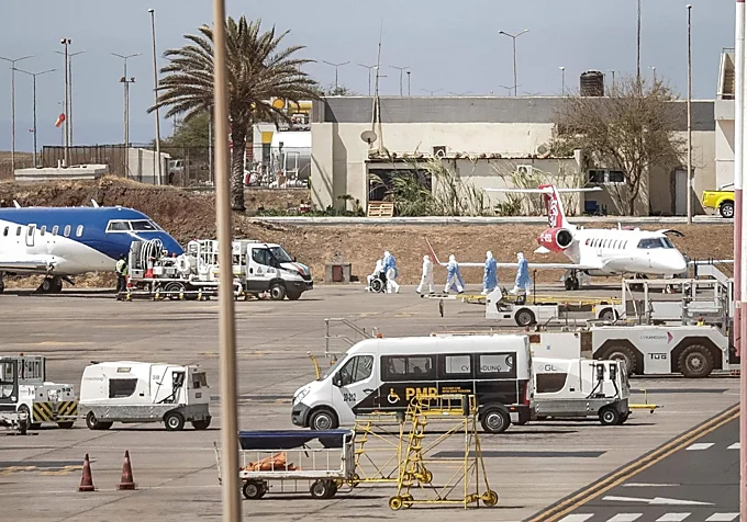 المغرب يمنع هبوط طائرة تحمل مصابين بـ ” فيروس هانتا” القاتل