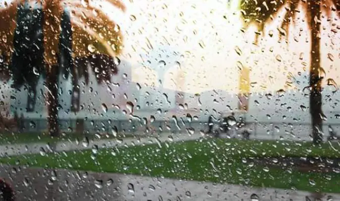 أمطار متفرقة بعدد من مناطق البلاد
