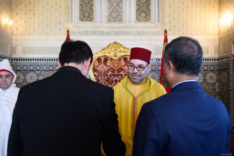الملك يستقبل عددا من السفراء الأجانب