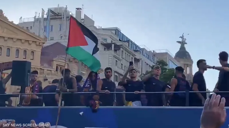 وزير الدفاع الإسرائيلي يهاجم لامين يامال ويطالب برشلونة بالتبرؤ منه