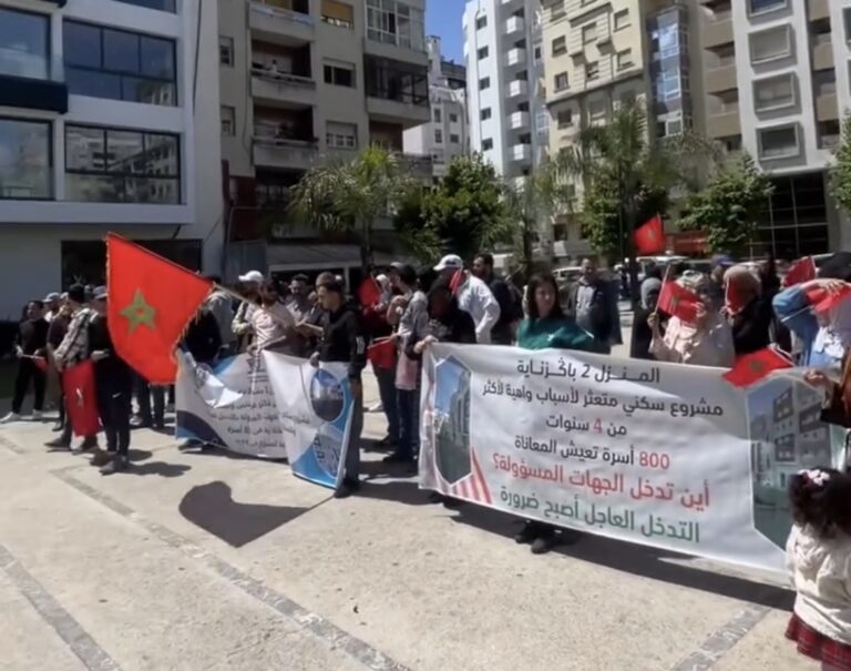 طنجة.. حرمان 800 أسرة من شققهم يخرج العشرات للاحتجاج (فيديو+صور)
