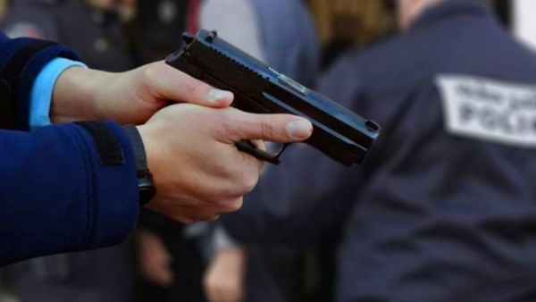 عناصر أمنية تشهر أسلحتها لتوقيف جانح واجهها بسلاح أبيض بطنجة