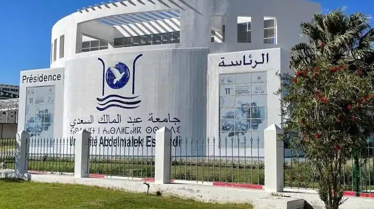 إدارية طنجة تصدم طلبة الدكتورة الموظفين وترفض إسقاط رسوم التسجيل بعبد المالك السعدي