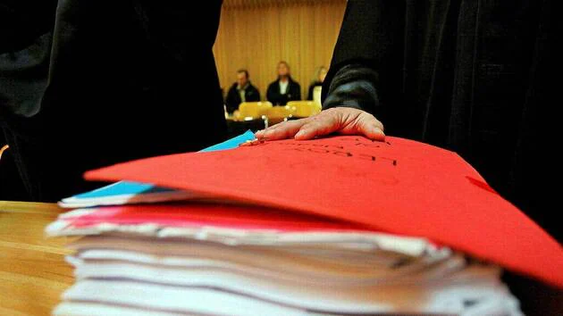 القضاء الفرنسي يحاكم أخطر ”بارونات نانت” غيابيا للاشتباه في فراره إلى المغرب