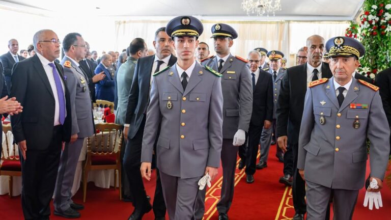ولي العهد يترأس مأدبة غداء بنادي الضباط