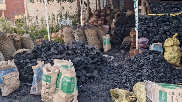 بائع فحم بوجدة مستاء من الاحتكار