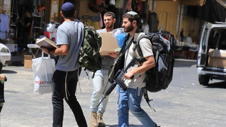 مقتل طفل فلسطيني وإصابة آخرين على يد متطرفين إسرائيليين برام الله
