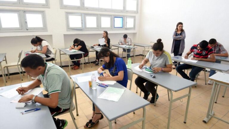 تعنيف رئيس مركز امتحان بفاس بعد ضبط مترشحين في حالة غش