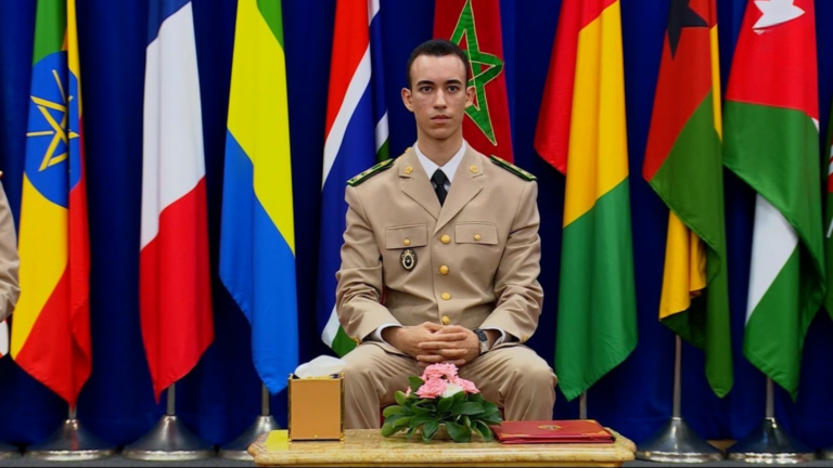 ولي العهد يترأس حفل تخرج فوجي الدفاع والأركان