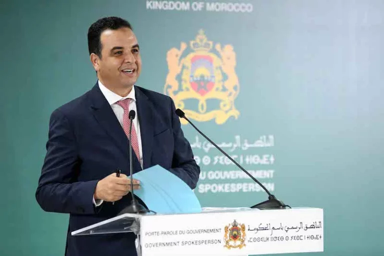 الحكومة تشرح أسباب العودة للساعة القانونية بشكل “نهائي” (فيديو)