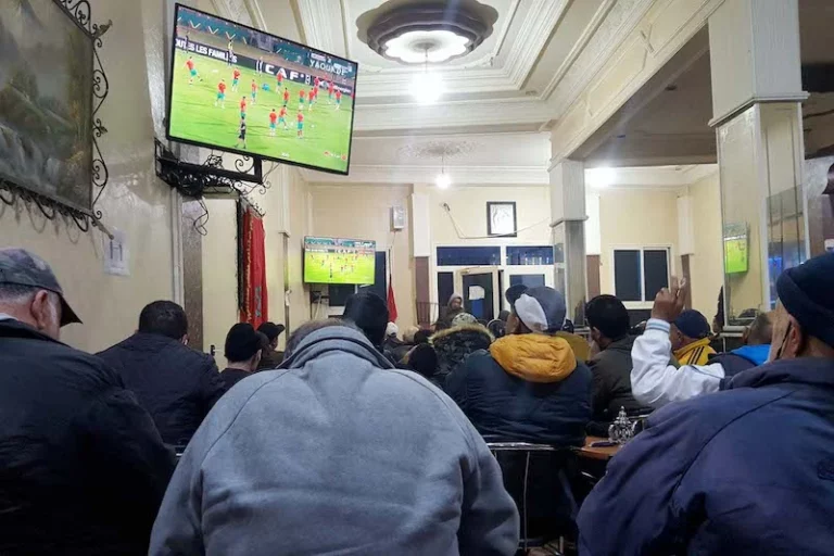 طنجة تمدد عمل المقاهي والمطاعم هذه الليلة حتى الخامسة صباحا