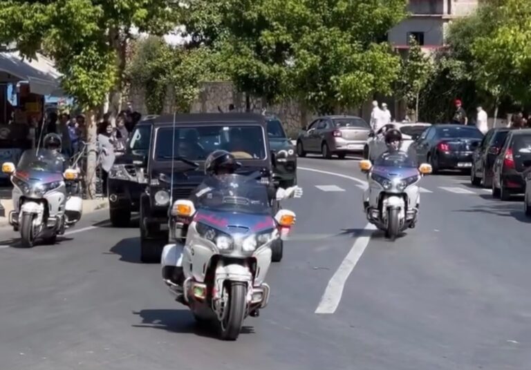 الملك محمد السادس يحل بطنجة وسط استقبال شعبي حار (فيديو)