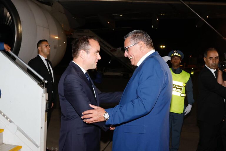 الوزير الأول الفرنسي يحل بالمغرب
