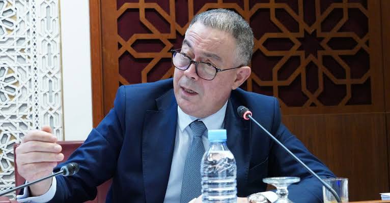 لقجع يرصد اختلالات في برامج الدعم الاجتماعي وقيمة المبلغ الذي تم ضخه مؤخرا