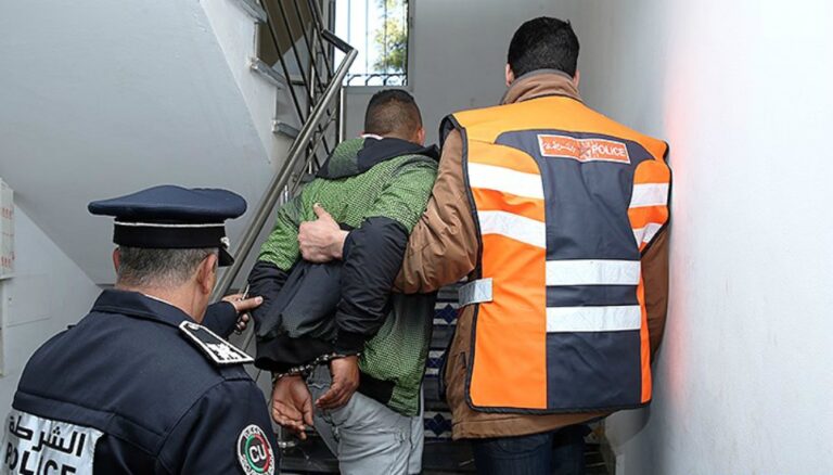 حاول تضليل الشرطة بهوية كاذبة فسقط في قبضة الأمن