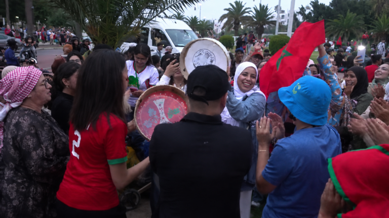 فرحة تأهل المنتخب لربع نهائي المونديال تجتاح شوارع الداخلة