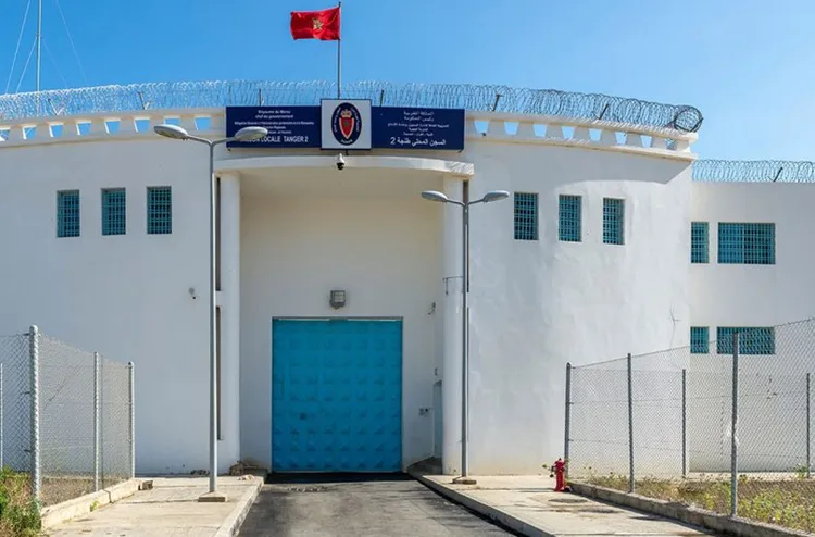 قاضي التحقيق يرسل “ضابط مزيف” إلى السجن بطنجة