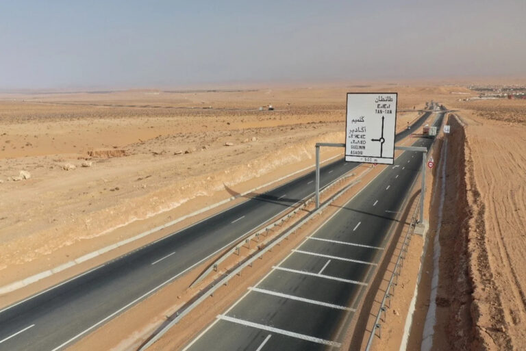 بلومبرغ: تسمية الطريق السريع نحو الصحراء باسم ترامب ستنعش الاستثمارات بالمنطقة