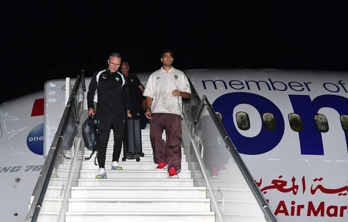 جماهير غفيرة في استقبال المنتخب بعد وصوله في الساعات الأولى من صباح اليوم إلى الرباط (صور)
