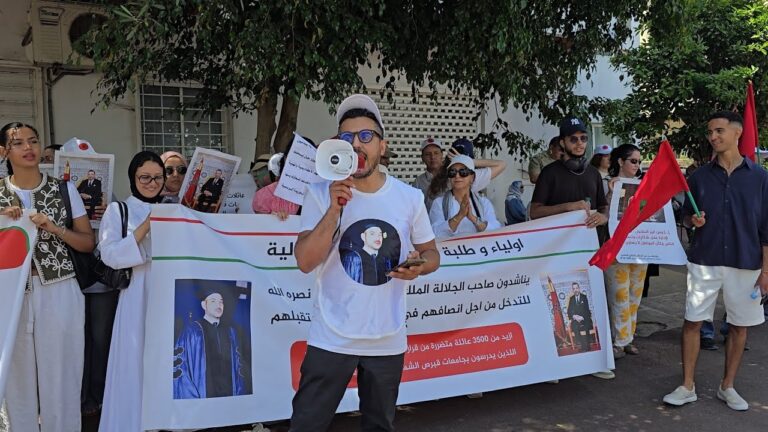 خريجي جامعات قبرص يواصلون الإحتجاج