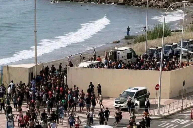 إسبانيا تبدأ الإرجاع الجماعي لمهاجري سبتة بتنسيق مع المغرب