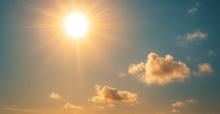 نشرة إنذارية.. طقس حار وزخات رعدية بهذه المناطق من المملكة
