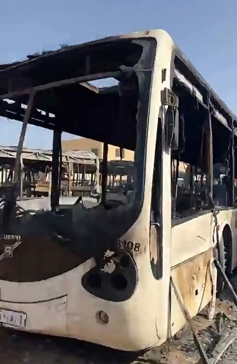 حريق مهول يلتهم 11 حافلة بوجدة (صور)