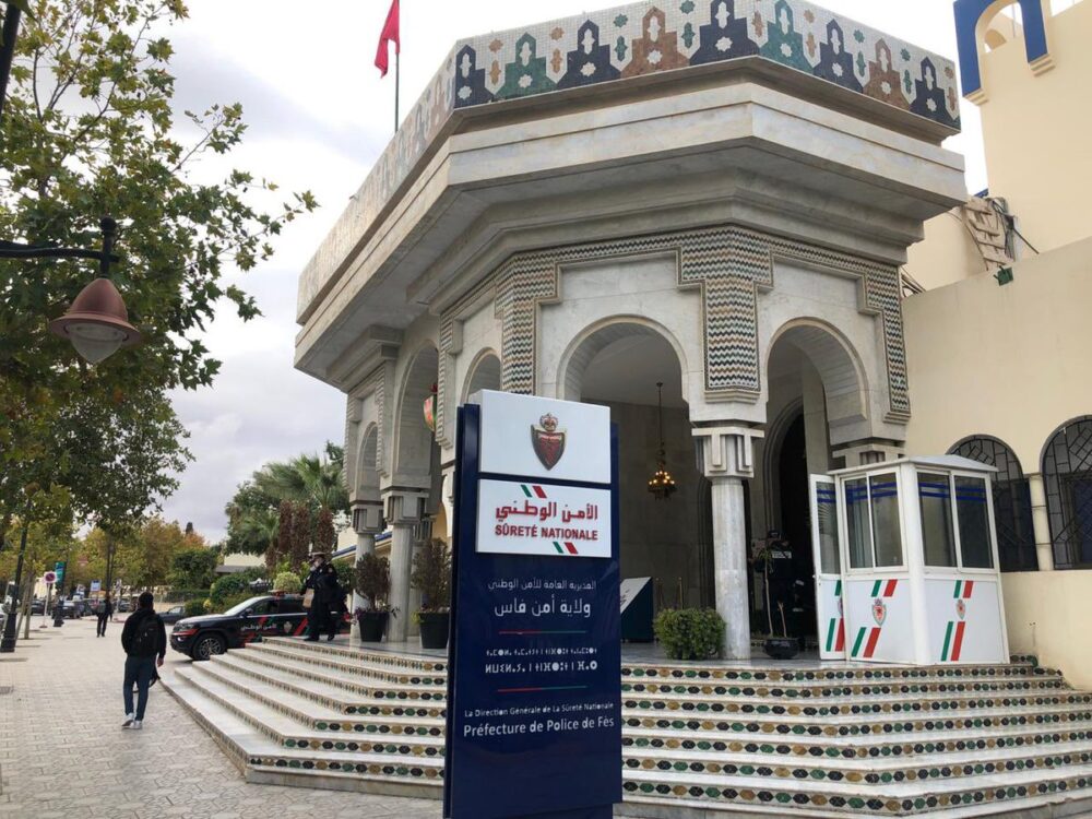 توقيف متهمين بعد وفاة شخص إثر “سقوط مشكوك في ظروفه”