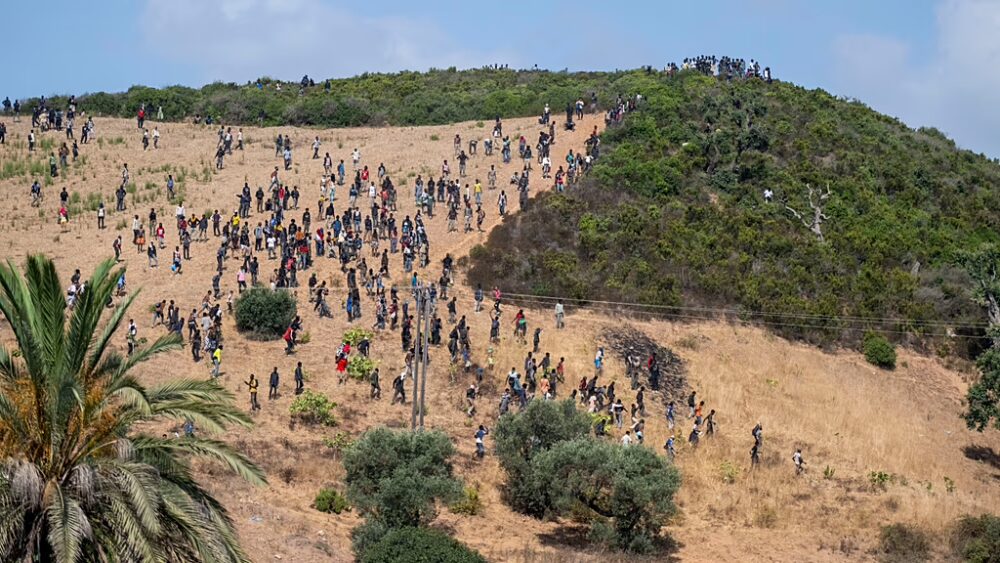 الاتحاد الأوروبي يعتزم زيادة الدعم المالي للمغرب لتدبير الهجرة