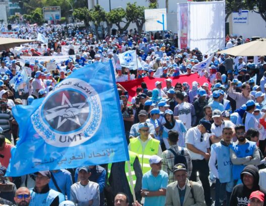رفاق مخاريق يدخول على خط جدل رسوم تسجيل الطلبة الموظفين