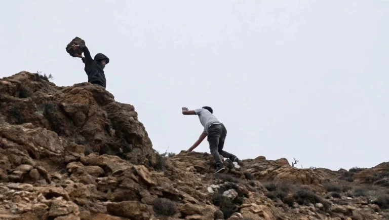 مطالب حقوقية بتحقيق قضائي في فيديو تعنيف مرشح للهجرة