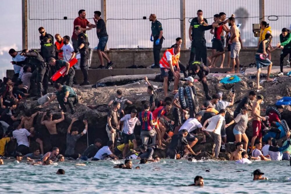 إيفي الإسبانية: مسؤول مغربي حذر إسبانيا قبل وقوع “أحداث سبتة”